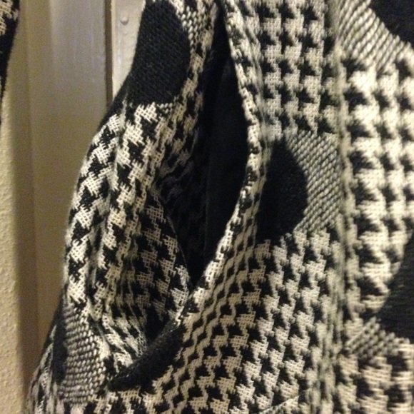 Coat light weight lined size small - Picture 7 of 8